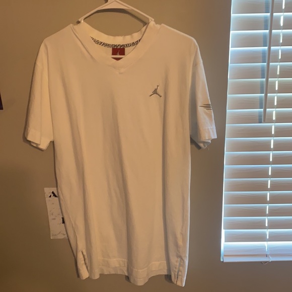 Jordan v neck - Picture 3 of 5